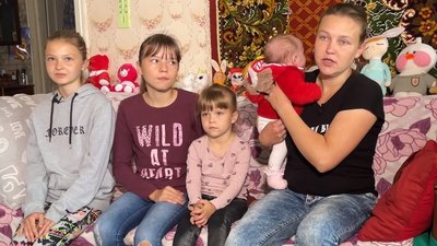 «Тут тепер ми уже місцеві»: багатодітна сім’я Миронцових із Чернігова живе в Опішні на Полтавщині «Тут тепер ми уже місцеві»: багатодітна сім’я Миронцових із Чернігова живе в Опішні на Полтавщині