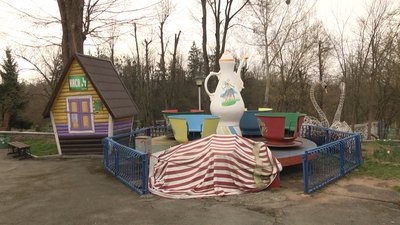 У Житомирі в парку культури і відпочинку розпочали косметичний ремонт дитячих атракціонів У Житомирі в парку культури і відпочинку розпочали косметичний ремонт дитячих атракціонів