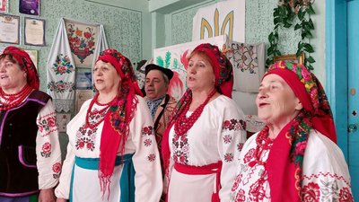 Фольклорний колектив "Надвечір'я" з Черкащини допомагає ЗСУ Фольклорний колектив "Надвечір'я" з Черкащини допомагає ЗСУ