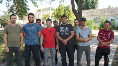 Qırımda 5 künlik tevqiften soñ doquz qırımtatar faalcisi azat etildi