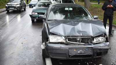 З різницею в півтори години: у Чернігові на вулиці 1 Травня сталися дві ДТП за участі семи авто