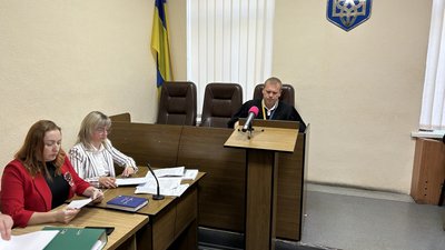 У Кременчуці допитали свідків у справі загибелі дівчинки від падіння дерева в дитсадку