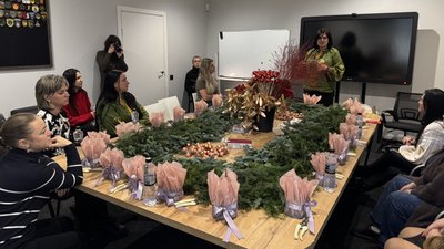 Арттерапевтичний захід "Flowers therapy" для дружин і матерів військових провели в Ужгороді Арттерапевтичний захід "Flowers therapy" для дружин і матерів військових провели в Ужгороді