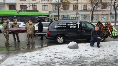 У Житомирі провели в останню путь військових Андрія Степчука та Дмитра Балабанова У Житомирі провели в останню путь військових Андрія Степчука та Дмитра Балабанова