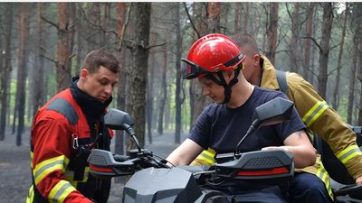 Миколаївські рятувальники загасили пожежу у лісі площею 2 000 квадратні метри Миколаївські рятувальники загасили пожежу у лісі площею 2 000 квадратні метри