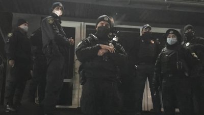 У нічному клубі Івано-Франківська поліцейському зламали ніс У нічному клубі Івано-Франківська поліцейському зламали ніс