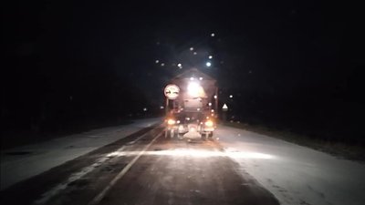 На дорогах Житомирщини вночі працювала спеціалізована техніка