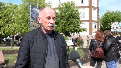 "Троянда пам'яті": у Бердичеві на Житомирщині висадили 160 квітів у пам'ять про загиблих захисників "Троянда пам'яті": у Бердичеві на Житомирщині висадили 160 квітів у пам'ять про загиблих захисників