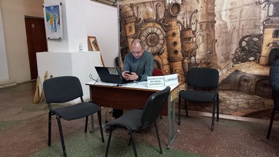 «Краще людині рахунок на телефоні поповнити, ніж жаліти». Як у Дніпрі працює гуманітарний центр «Краще людині рахунок на телефоні поповнити, ніж жаліти». Як у Дніпрі працює гуманітарний центр