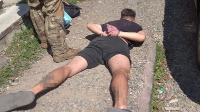 Вилучили наркотиків на пів мільйона: у Чернівцях затримали підозрюваних у збуті психотропів