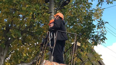 У селищі Лісне на Харківщині, яке було знеструмлене з березня, частково відновили електропостачання У селищі Лісне на Харківщині, яке було знеструмлене з березня, частково відновили електропостачання