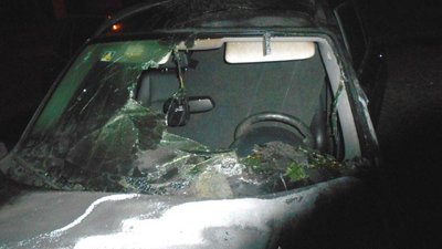 У Рівному біля салону краси підпалили позашляховик