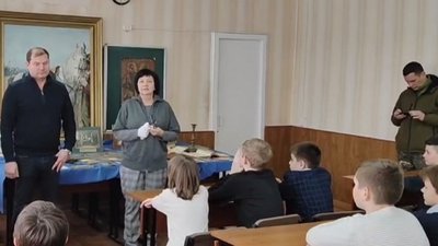 Херсонські музейники впізнали частину викраденої колекції в тимчасово окупованому Генічеську Херсонські музейники впізнали частину викраденої колекції в тимчасово окупованому Генічеську
