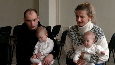 Місяць в підвалі, евакуація, повернення додому: історія трійні, що народилася у Чернігові в перший день широкої війни Місяць в підвалі, евакуація, повернення додому: історія трійні, що народилася у Чернігові в перший день широкої війни