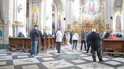 У Тернополі дозволили богослужіння у приміщенні церков У Тернополі дозволили богослужіння у приміщенні церков