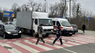 У Львові водій "швидкої" збив 22-річну дівчину