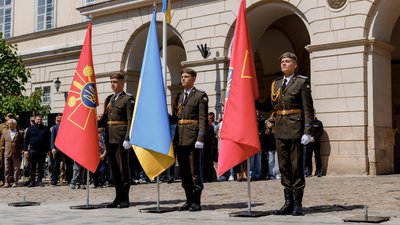 Церемонія винесення прапорів військових формувань і Сил Оборони у Львові, 27 квітня 2024