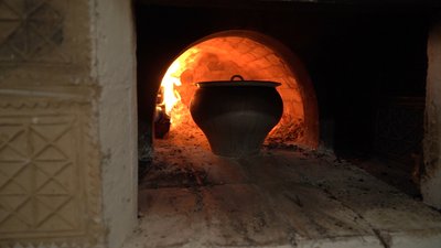 Готують 80 видів борщу. На Полтавщині влаштували фестиваль "Борщик у глиняному горщику" Готують 80 видів борщу. На Полтавщині влаштували фестиваль "Борщик у глиняному горщику"