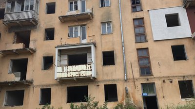 У Дрогобичі після обвалу другої частини будинку демонтували сходову клітку У Дрогобичі після обвалу другої частини будинку демонтували сходову клітку