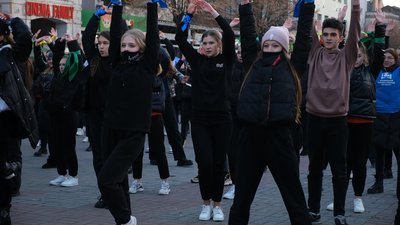 У Вінниці провели флешмоб до дня студента У Вінниці провели флешмоб до дня студента