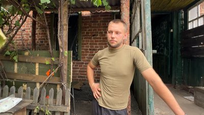 По тобі стріляють, а тобі треба все спакувати і швидко знятися: як ЗСУ тримають оборону По тобі стріляють, а тобі треба все спакувати і швидко знятися: як ЗСУ тримають оборону