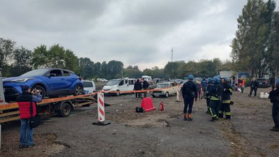 Військові РФ вдарили ракетами по околиці Запоріжжя, де чекала на виїзд цивільна гуманітарна колона. Загинули 23 людини Військові РФ вдарили ракетами по околиці Запоріжжя, де чекала на виїзд цивільна гуманітарна колона. Загинули 23 людини