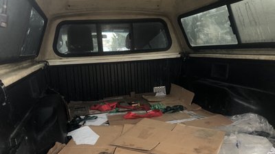 В Ужгороді пограбували автомобіль волонтерів з подарунками для людей похилого віку В Ужгороді пограбували автомобіль волонтерів з подарунками для людей похилого віку