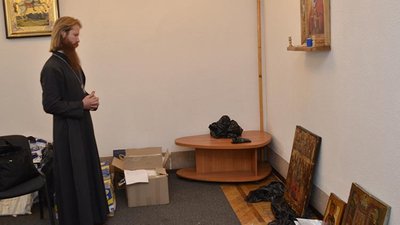Тернопільські поліцейські повернули у храм на Хмельниччині викрадені ікони Тернопільські поліцейські повернули у храм на Хмельниччині викрадені ікони