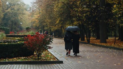 Міський парк, Івано-Франківськ, погода, парасоля, дощ