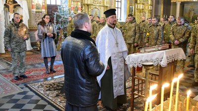 Дружині загиблого прикордонника з Волині вручили нагороду чоловіка Дружині загиблого прикордонника з Волині вручили нагороду чоловіка