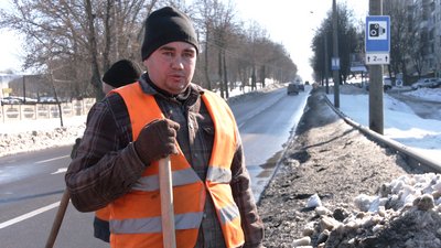 Поступово прощаємось зі снігом. Як чистять Рівне, щоб не топило Поступово прощаємось зі снігом. Як чистять Рівне, щоб не топило