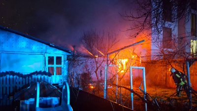 У Мукачеві вогонь знищив надвірну споруду