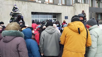 "Тарифи мають бути збалансовані". У Сумах знову протестували через підвищення цін за комуналку "Тарифи мають бути збалансовані". У Сумах знову протестували через підвищення цін за комуналку