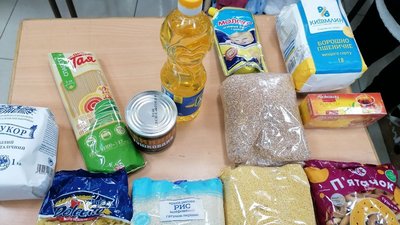 "Армія спасіння" у Кропивницькому двічі на тиждень видає переселенцям харчі. Чергу займають з шостої ранку "Армія спасіння" у Кропивницькому двічі на тиждень видає переселенцям харчі. Чергу займають з шостої ранку