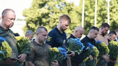 День Конституції України: у Запоріжжі вшанували пам'ять полеглих військових