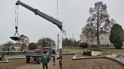 У місті на Волині декомунізували пам'ятний знак. На черзі – радянські "зірки" У місті на Волині декомунізували пам'ятний знак. На черзі – радянські "зірки"