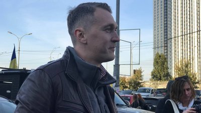 Активісти влаштували автопробіг до будинку Зеленського у Конча-Заспі Активісти влаштували автопробіг до будинку Зеленського у Конча-Заспі