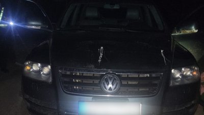 В автомобілі на Волині знайшли кілограм бурштину