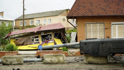 "Гірше, аніж в будь-якому фільмі": фоторепортаж зі звільненого Ізюма "Гірше, аніж в будь-якому фільмі": фоторепортаж зі звільненого Ізюма