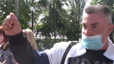 Мітинг під міською радою. У Голій Пристані працівники промислового ринку вимагають роботи Мітинг під міською радою. У Голій Пристані працівники промислового ринку вимагають роботи