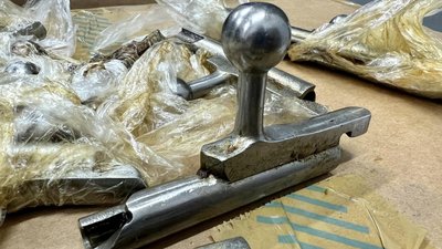 Пересилали частини зброї. Службова собака Грета Київської митниці виявила порушників Пересилали частини зброї. Службова собака Грета Київської митниці виявила порушників