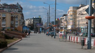 "Я дуже вірю в наше військо". Що думають франківці про війну, яку розпочала Росія