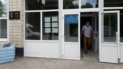 Кролевецьку лікарню на Сумщині закрили на карантин Кролевецьку лікарню на Сумщині закрили на карантин
