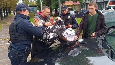 Виніс сейф із трьома мільйонами гривень – в Житомирі затримали причетного до крадіжки