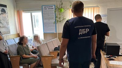 Видавали фіктивні довідки: на Вінниччині ДБР перевіряє військово-лікарську комісію
