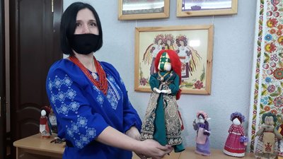 Я не можу без того, щоб не робити ляльки. Майстриня з Кропивницького виготовляє мотанки