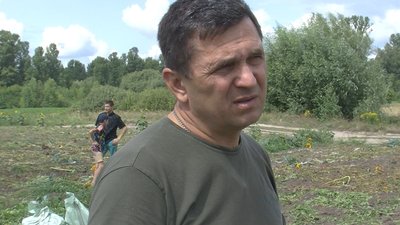Аграрії на Волині завершують жнива та починають копати картоплю Аграрії на Волині завершують жнива та починають копати картоплю