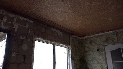 "Не знаю, як зимувати", – житель селища Ставище на Житомирщині показує пошкоджене обстрілами житло "Не знаю, як зимувати", – житель селища Ставище на Житомирщині показує пошкоджене обстрілами житло