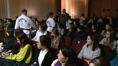 Черкаська молодь побувала на першому занятті корейського клубу Черкаська молодь побувала на першому занятті корейського клубу