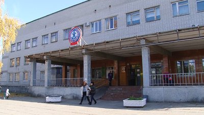 Хлопчик, на якого впало дерево у Кременчуці, перебуває в лікарні Хлопчик, на якого впало дерево у Кременчуці, перебуває в лікарні
